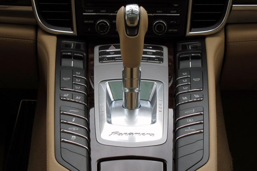  Porsche Panamera S Hybrid 2012 года  (фото 25 из 53)